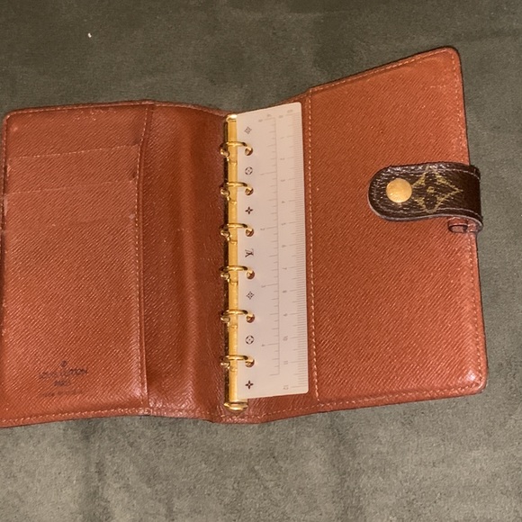 Authentic LV monogram Agenda - Picture 4 of 9